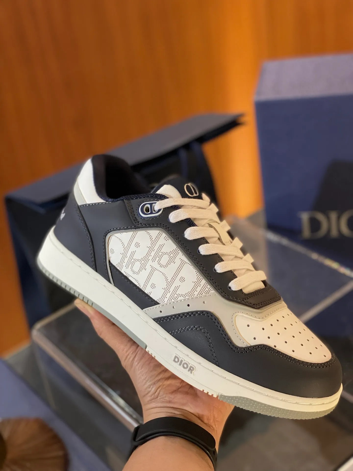 💰780 Dior | New B27 styles for men and women ♞size; women 35~40 men 38~47 DIOR AND HYLTON NEL B27 Uptown The best and most eye-catching Dior is B27, the combination is invincible. Versatile for daily use, no choice of combinations. B27 feels comfortable on the feet ~ If you like this kind of elegant and simple color matching, you must buy it